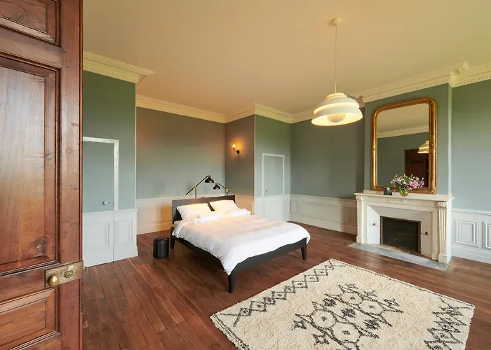 Chateau De Sibra 3* Lagarde (Ariege)